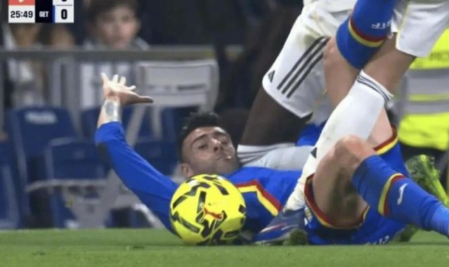 移动游戏APP-耻辱！吕迪格这动作竟安然无恙？伯纳乌18年神迹夜，毁于一个漏判