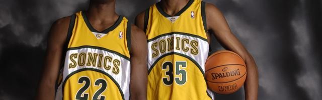 线上娱乐游戏-杰夫·格林梦回2010 时过境迁他仍是KD最亲密战友