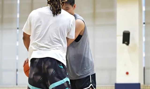 百家乐APP下载安装-省钱了！麦考尔特训崔永熙过人，强化进攻技巧，有望年后复出！|广东|帕特里克-麦考|胡明轩|徐杰|训练_新浪体育_新浪新闻